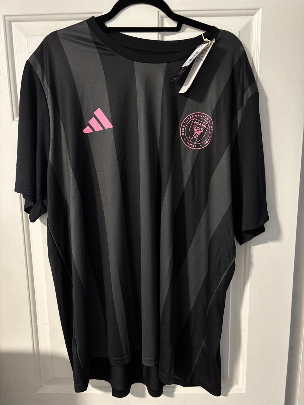 Leo Messi Adidas Men’s Black & Pink Striped Soccer Jersey #10 NWT